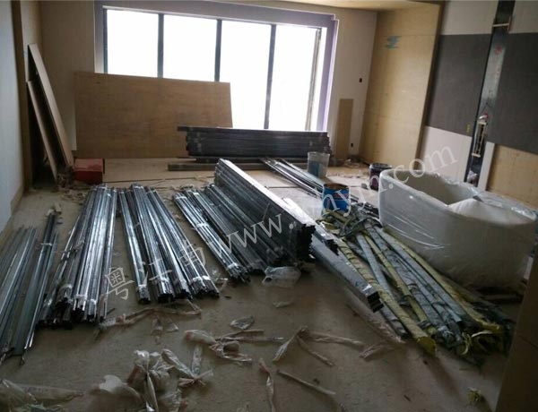 汉阳联投半岛酒店不锈钢到货现场